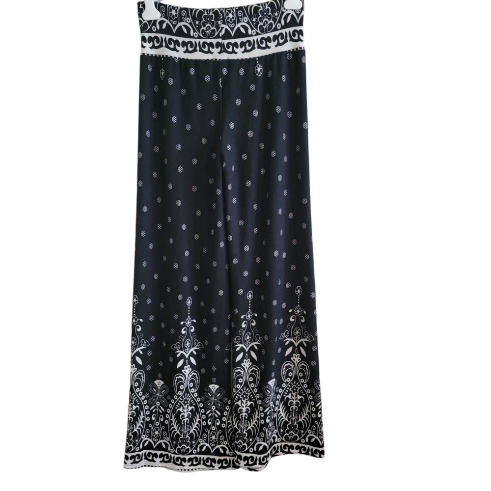 50% off sale!!! Reborn black and cream wide leg pants. XL